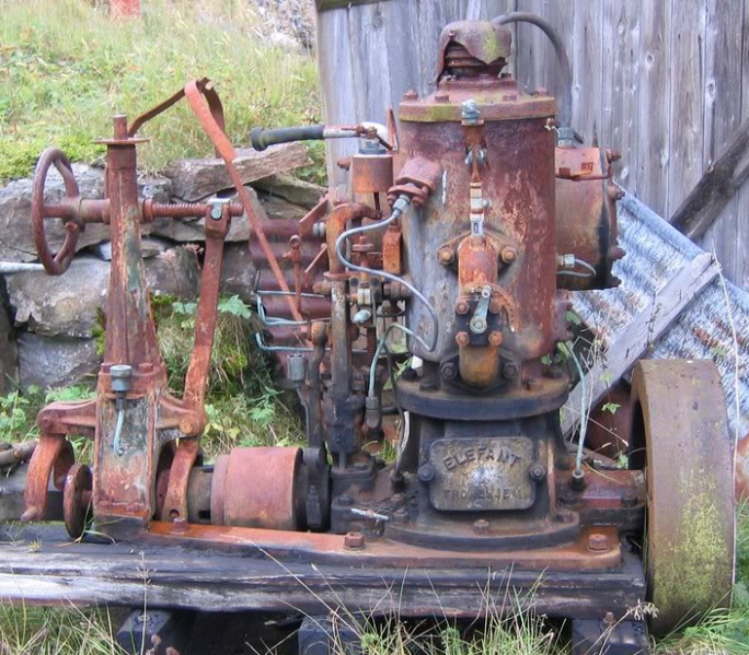 Fil:Gammal Elefant-Motor.jpg